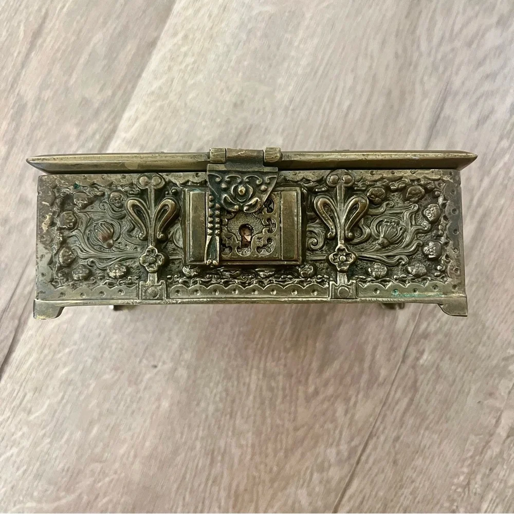 Rare Antique Belgique Art Nouveau Repousse‎ Flower Brass Jewelry Casket Box